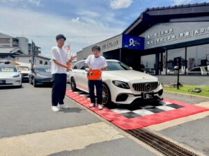 【納車事例】K様へベンツE200ワゴンをご納車しました｜大阪・摂津市